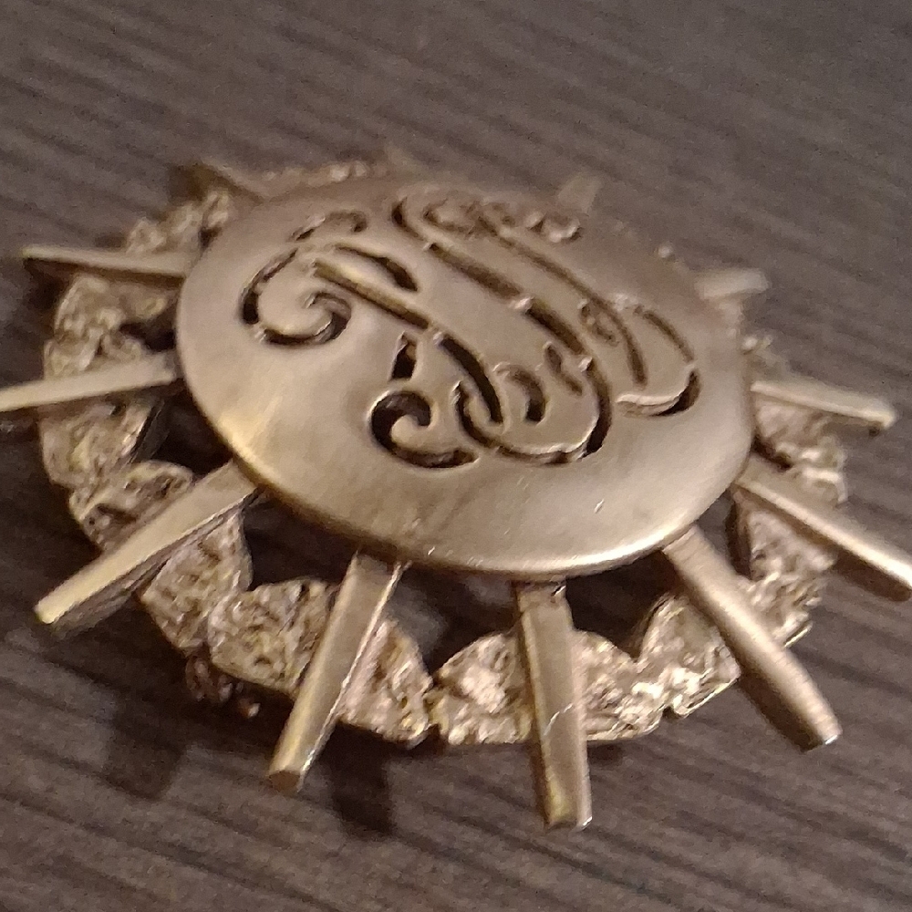 Vintage-Style Gold Tone Sunburst Monogram Brooch - Picture 5 of 6